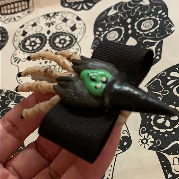 Halloween witch Hair accessory Clip Creepy hand Accessory NEW - Picture 10 of 16